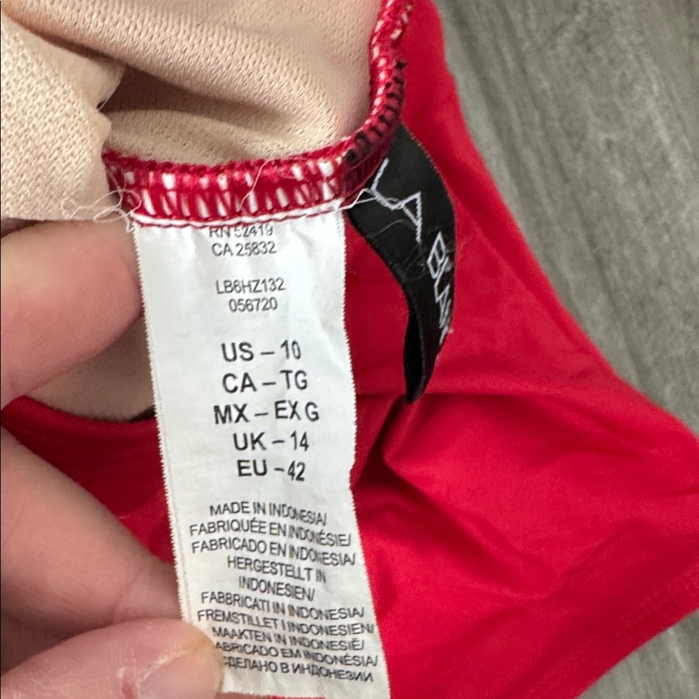 La Blanca swimsuit one piece red ruched women’s twist beach pool cruise - Picture 7 of 7